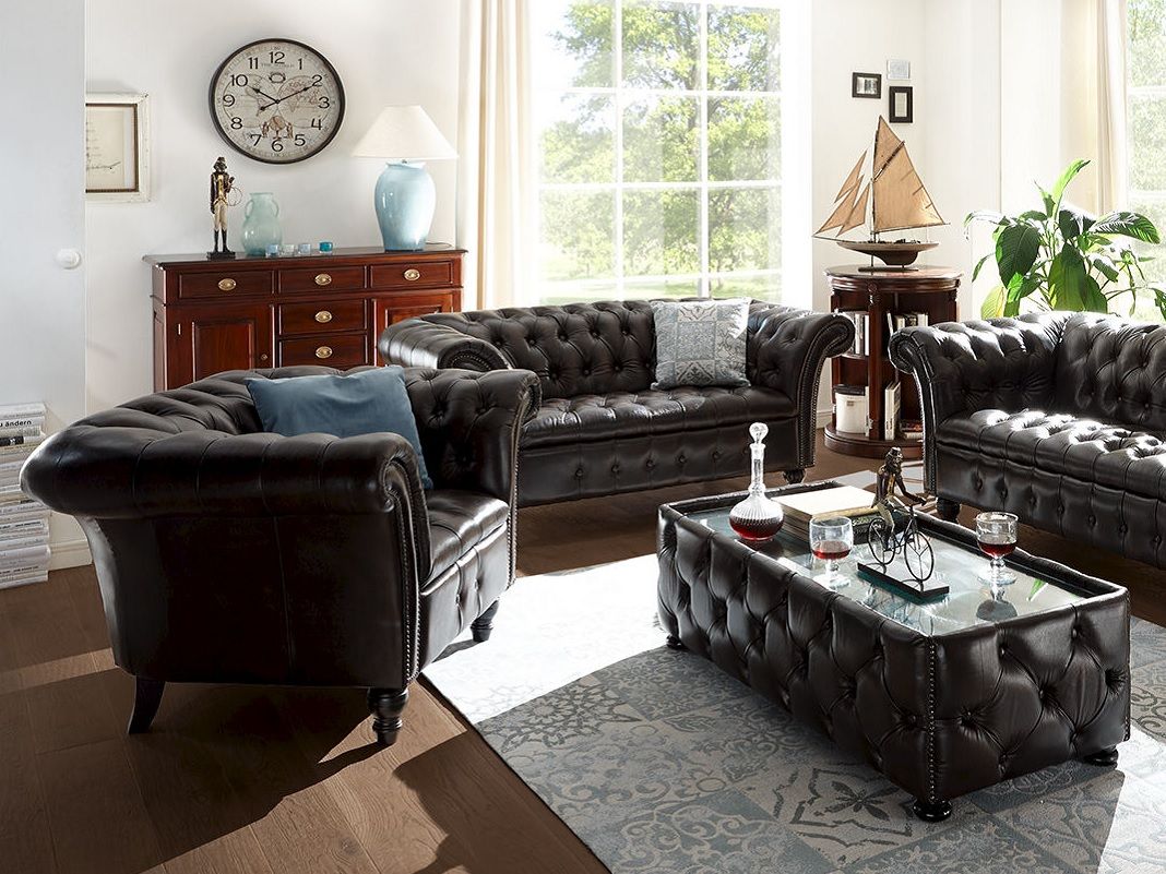 Clubsessel im modernen Wohnstil, eleganter Polstersessel in hellem, minimalistisch eingerichteten Wohnzimmerambiente