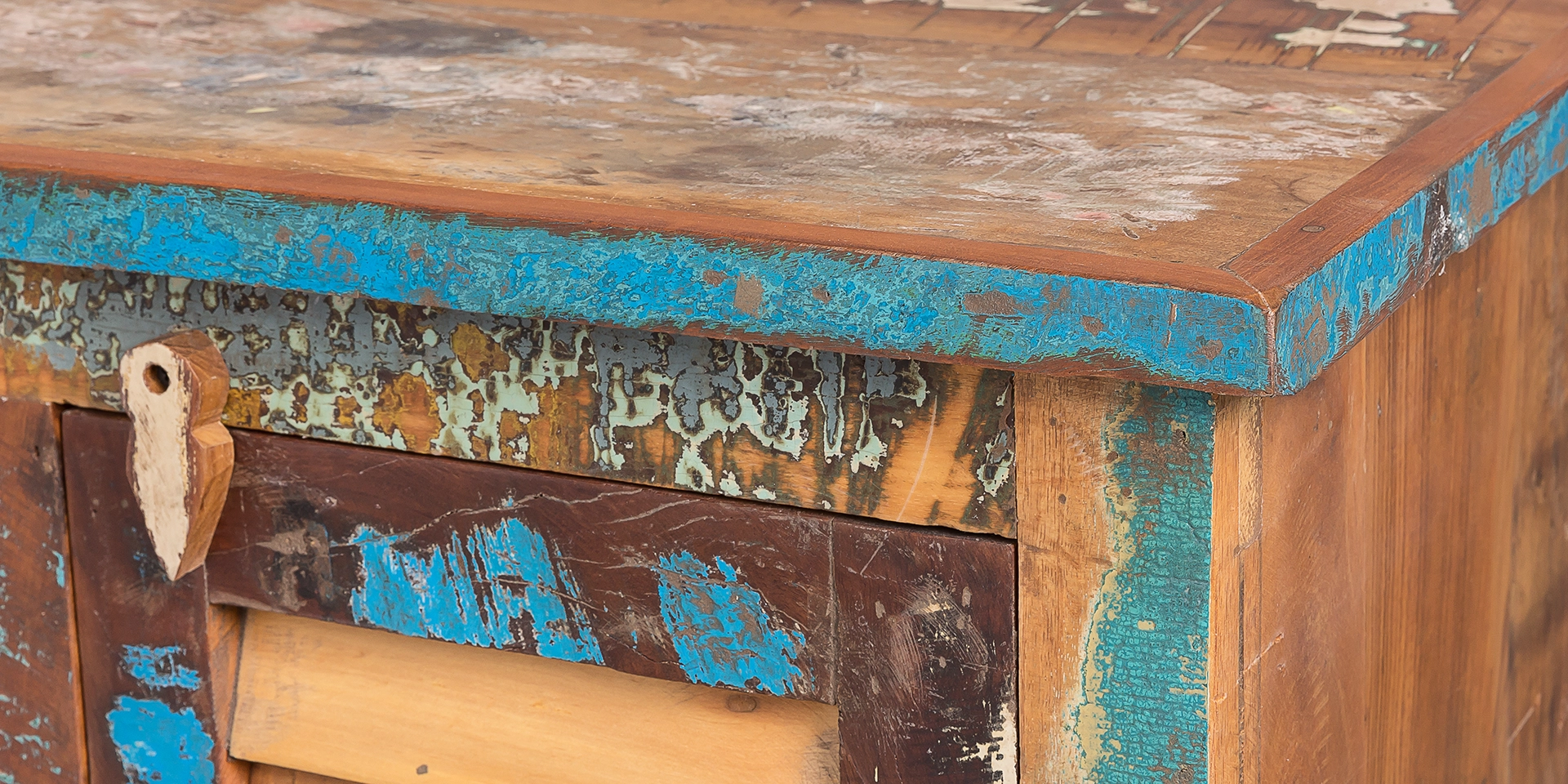 Detailaufnahme Wakefield: feine Holzmaserung, geölte Oberfläche in warmen Naturtönen, rustikal-modern