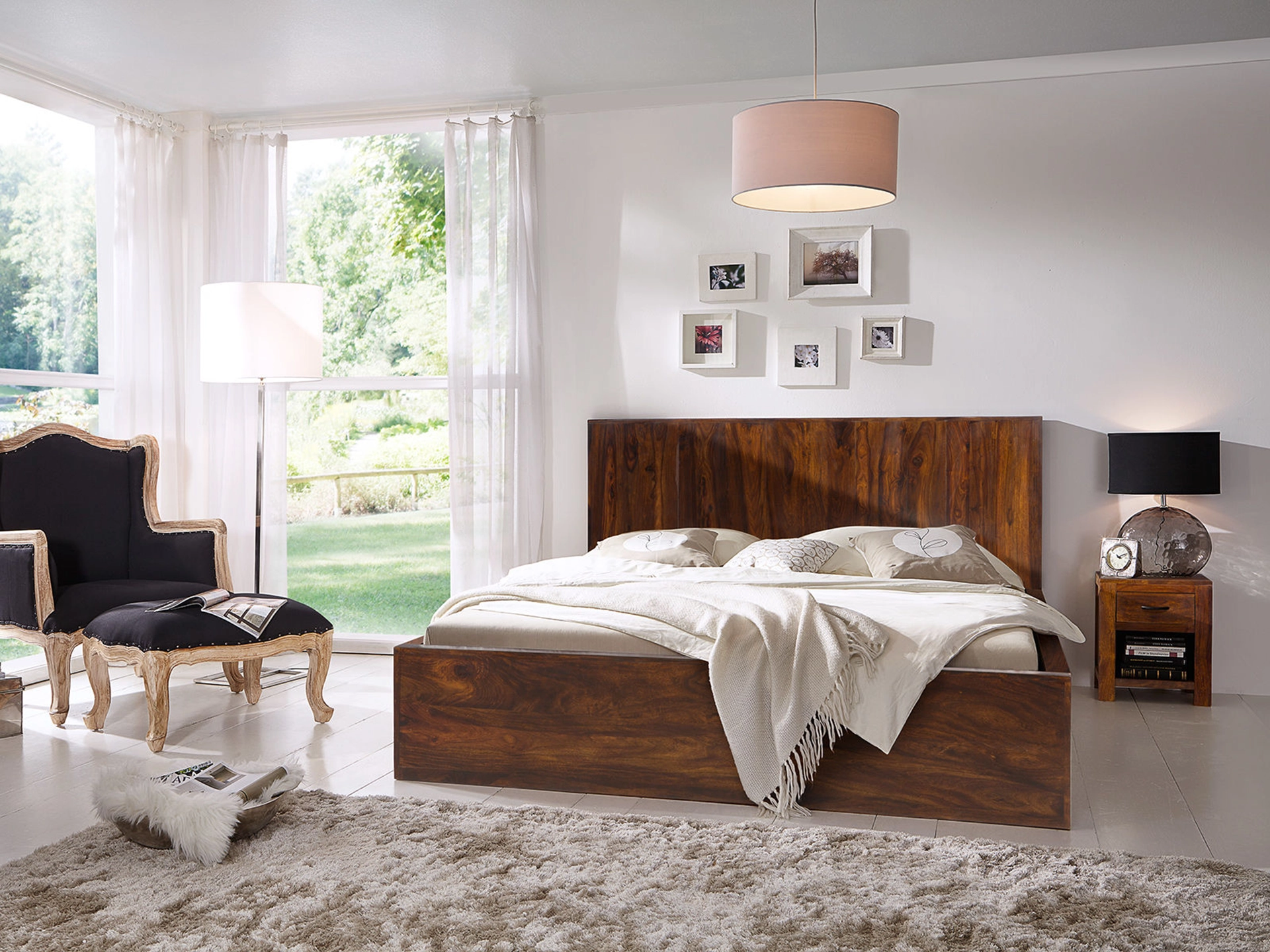 Ambienteaufnahme des Produkts „Palison“: modernes Holzdesign in warmen Tönen, minimalistisches skandinavisches Ambiente.