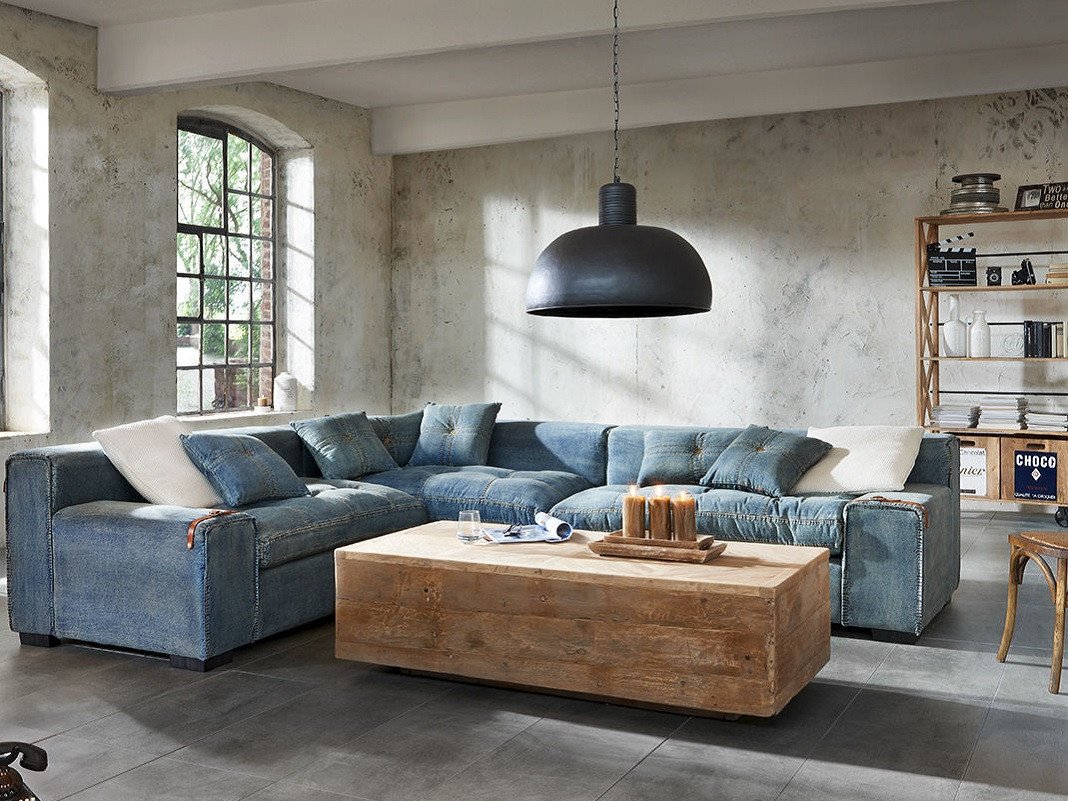 Massiver Holzblock-Tisch als Quader, naturbelassenes Massivholz, rustikaler Beistelltisch für Wohnzimmer, sichtbare Holzmaserung