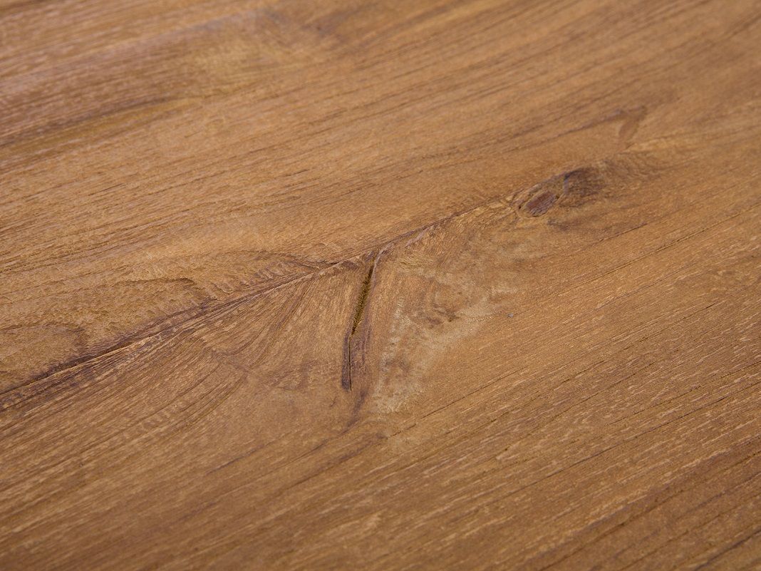 Nahaufnahme dunkles Holz mit deutlicher Holzmaserung, warmen Braun- und Schwarztönen sowie feiner, natürlicher Struktur