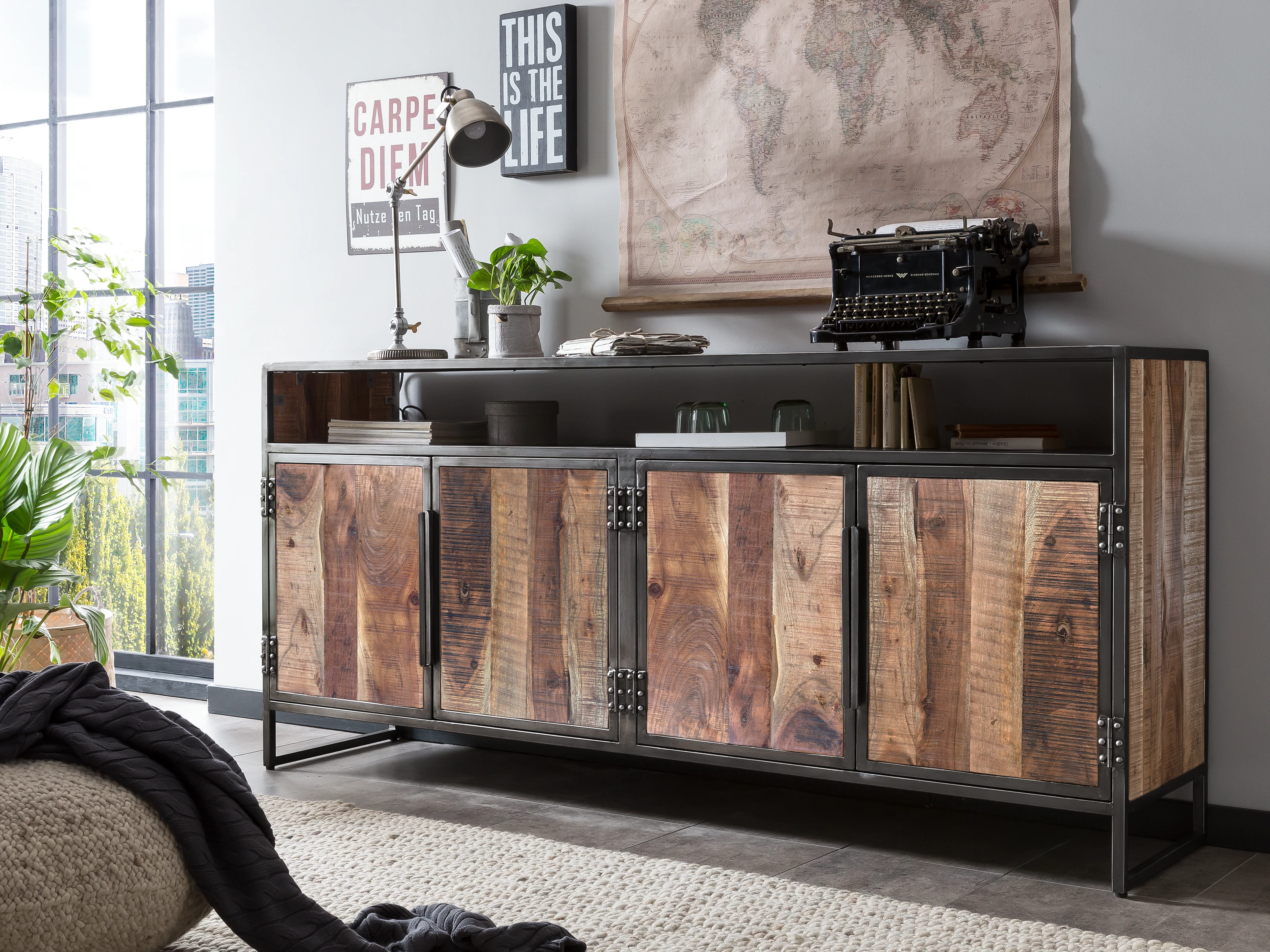 York Massivholzmöbel (Ambiente): modernes, schlichtes Interieur in heller Eiche mit warmer Farbgebung und Holzstruktur