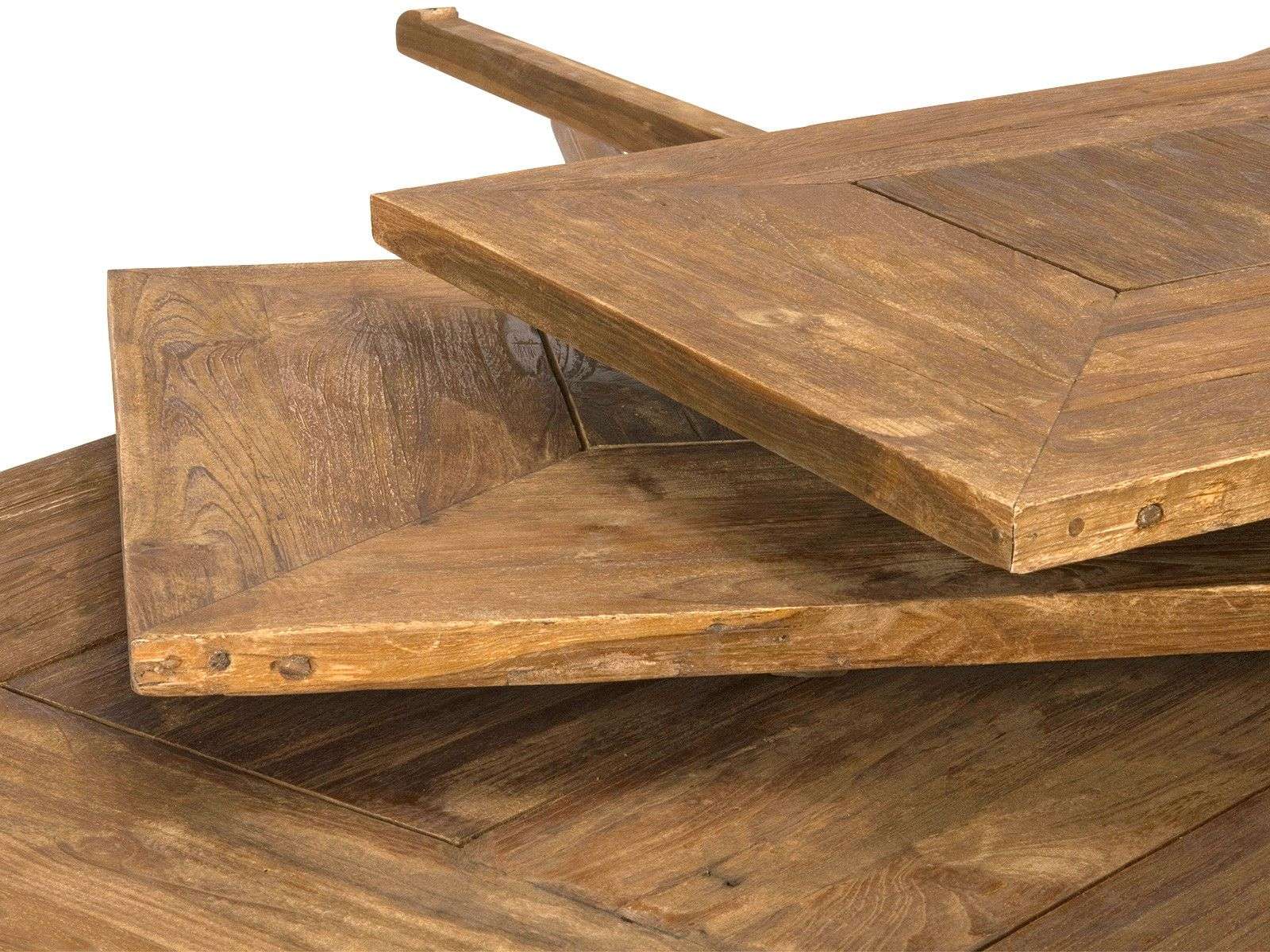 Massiver Kulissentisch aus hellem Holz, ausziehbar mit sichtbarer Holzmaserung in modernem Wohnambiente, skandinavischer Stil.